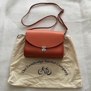 Cute orange leather crossbody bag in new condition